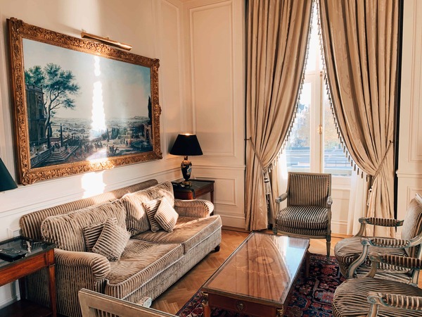 Hotele w stylu klasycznym – skromna aranżacja i prostota
